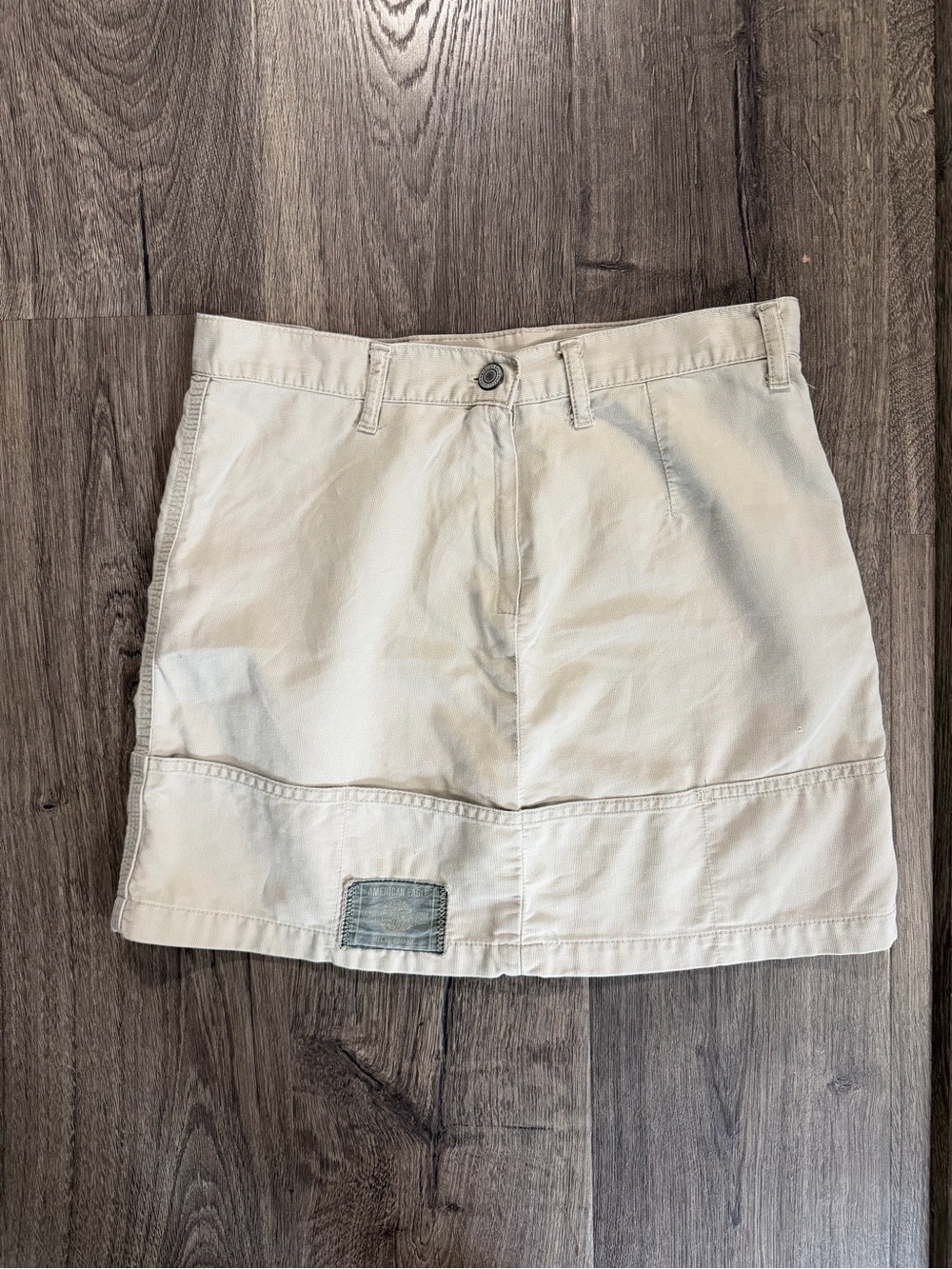 American Eagle Outfitters Khaki Mini Skirt Size 2 Cotton Low Rise Casual Y2 - Picture 2 of 6